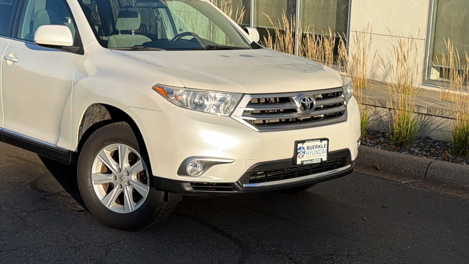 Used 2013 Toyota Highlander Base with VIN 5TDBK3EH8DS243366 for sale in Saint Paul, Minnesota