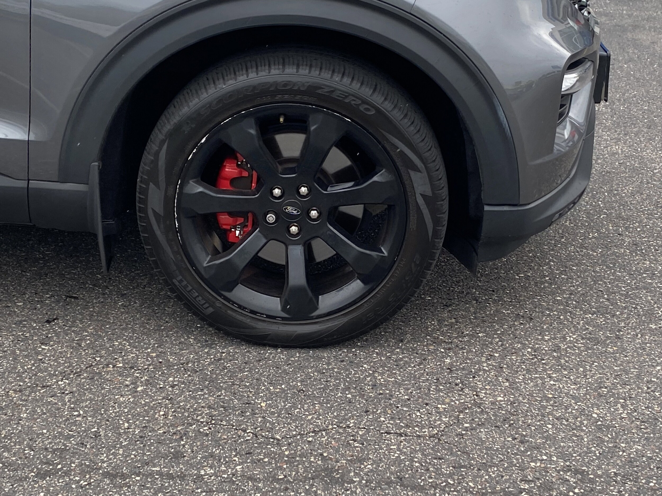 2022 Ford Explorer ST photo 3