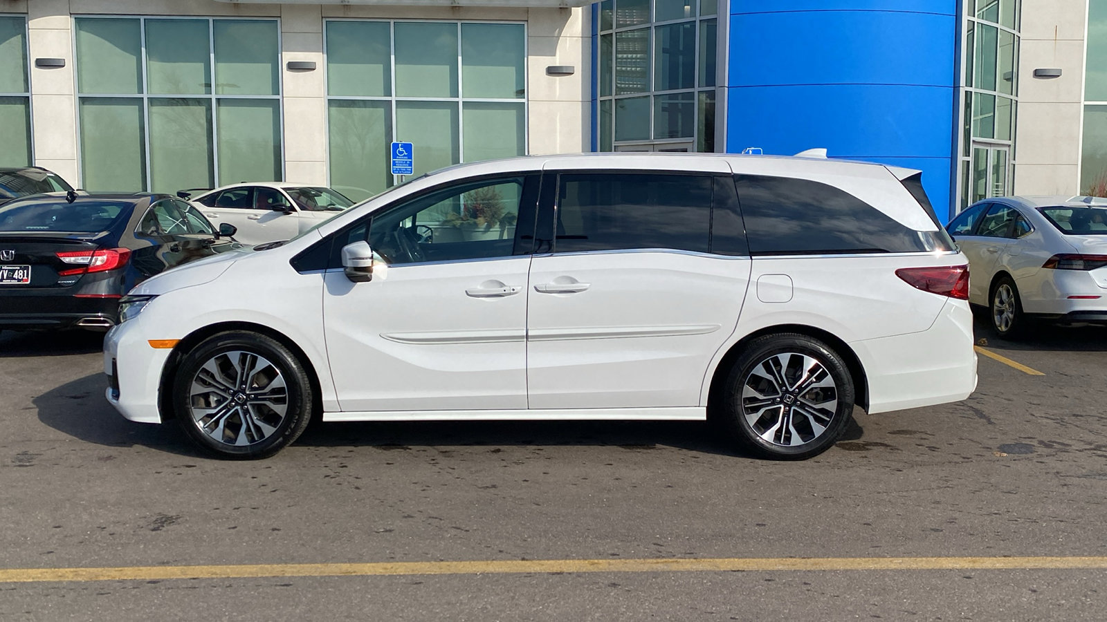 2025 Honda Odyssey Elite - Photo 10