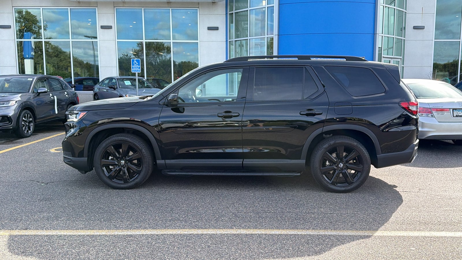 2025 Honda Pilot Black Edition - Photo 9