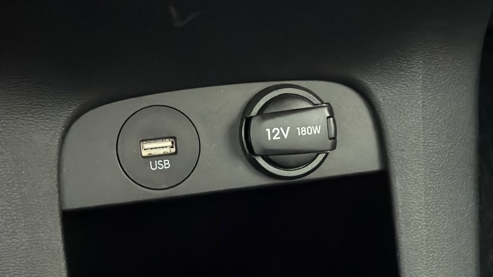 2024 Hyundai IONIQ 5 Limited - Photo 18