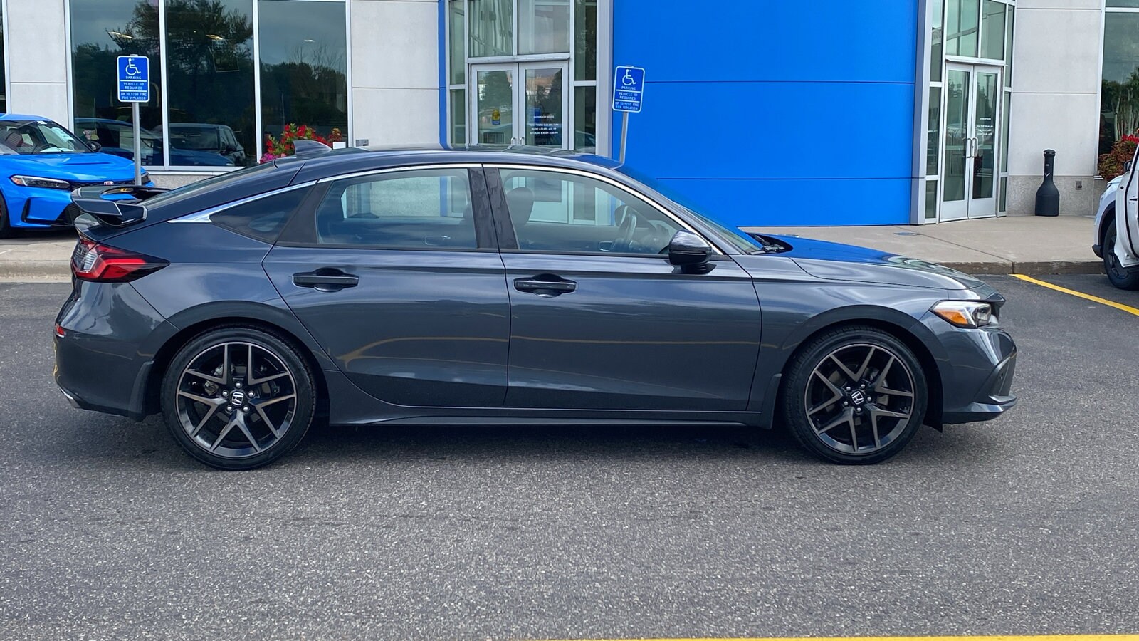 2022 Honda Civic Hatchback Sport Touring photo 3