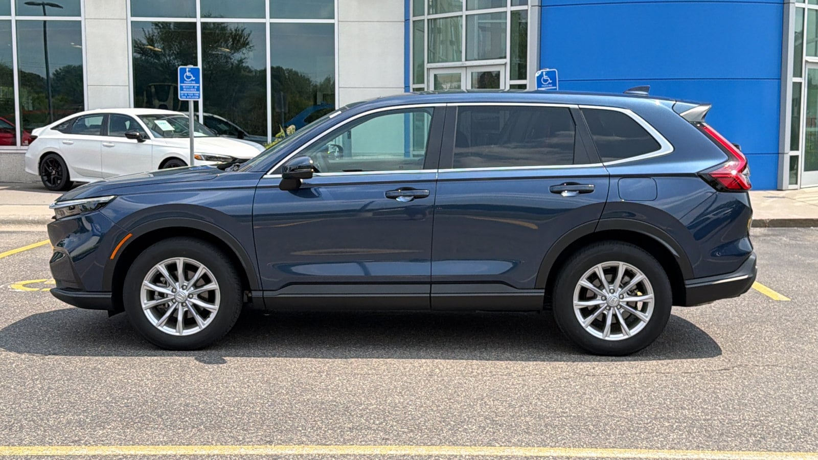2025 Honda CR-V EX - Photo 10