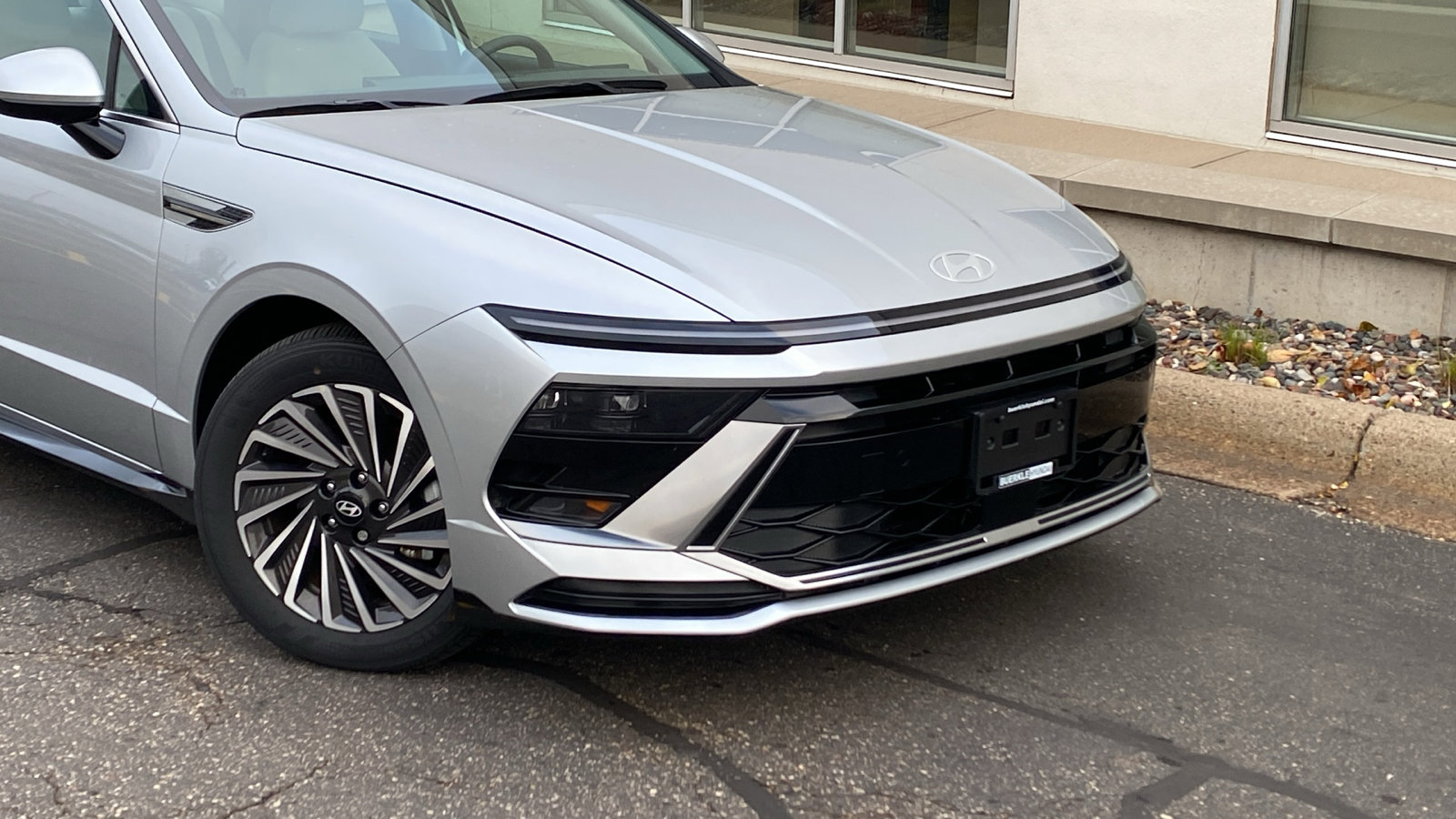 Certified 2024 Hyundai Sonata Hybrid SEL with VIN KMHL34JJ8RA098605 for sale in Saint Paul, Minnesota