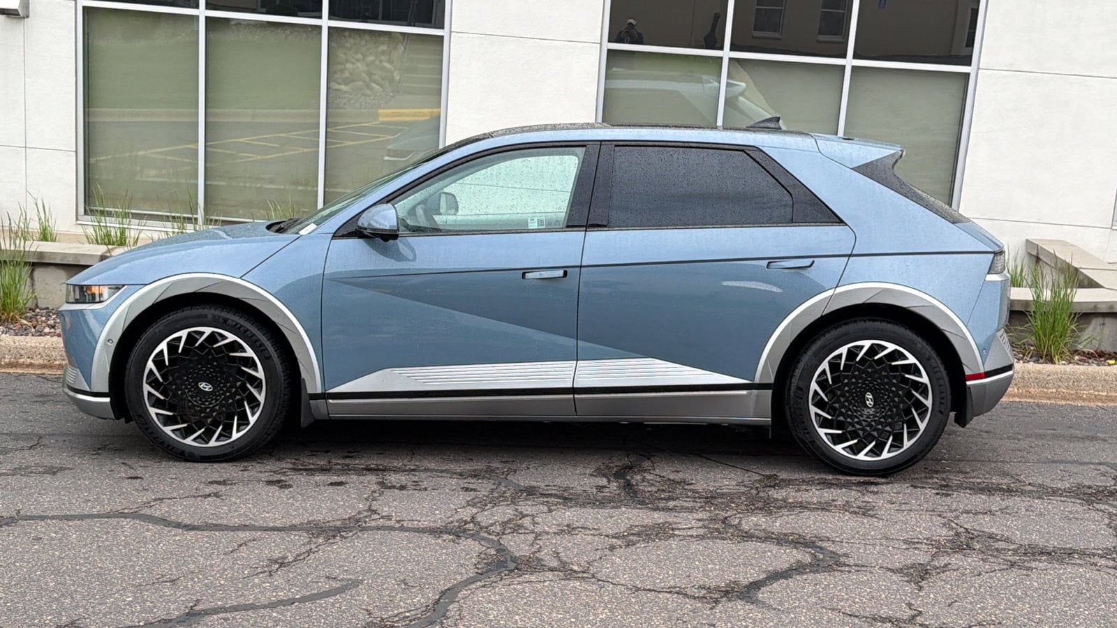 2024 Hyundai IONIQ 5 Limited - Photo 31