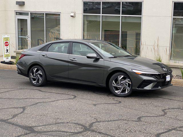 2025 Hyundai Elantra Limited's photo