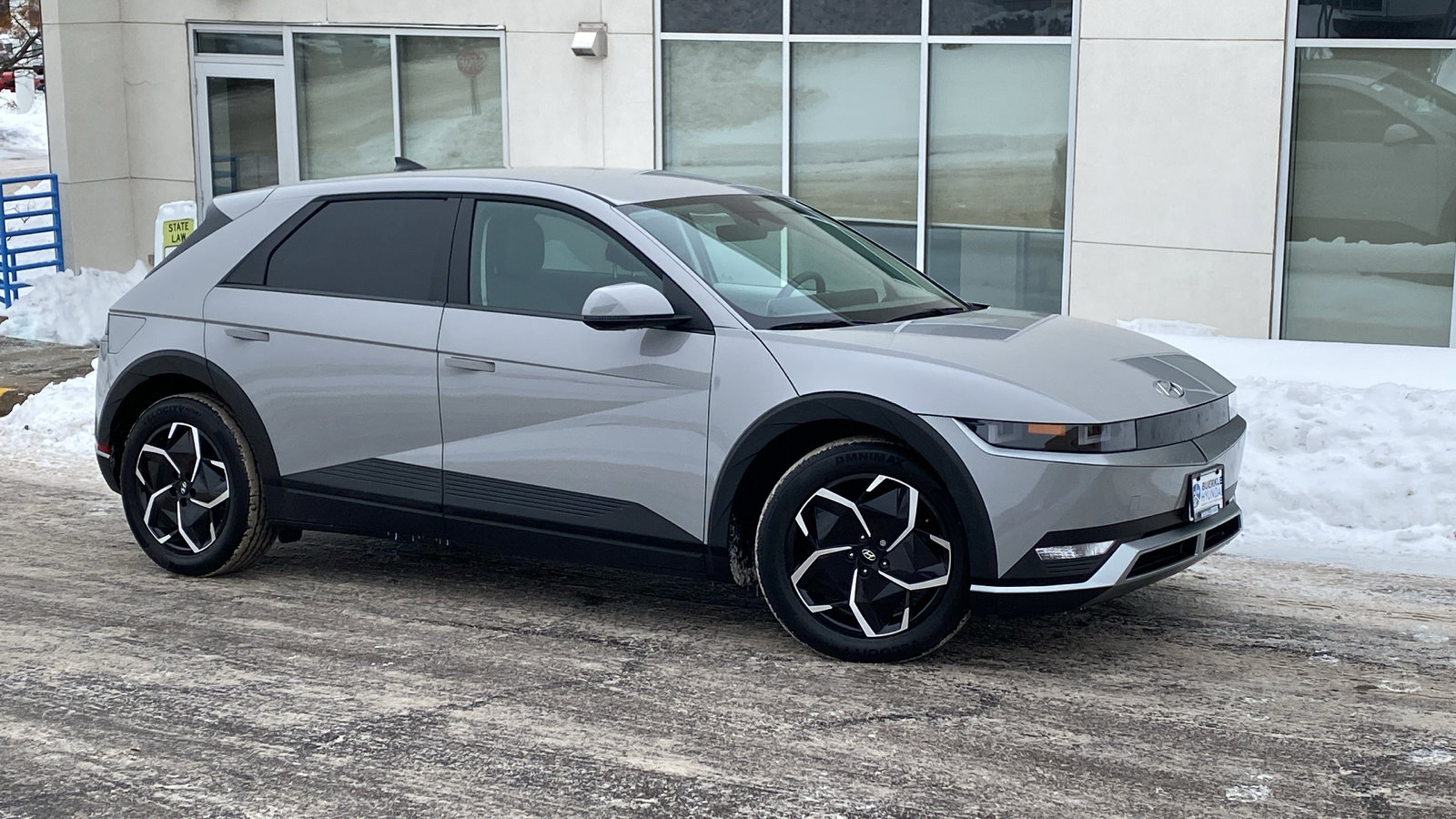 2023 Hyundai IONIQ 5 SE's photo