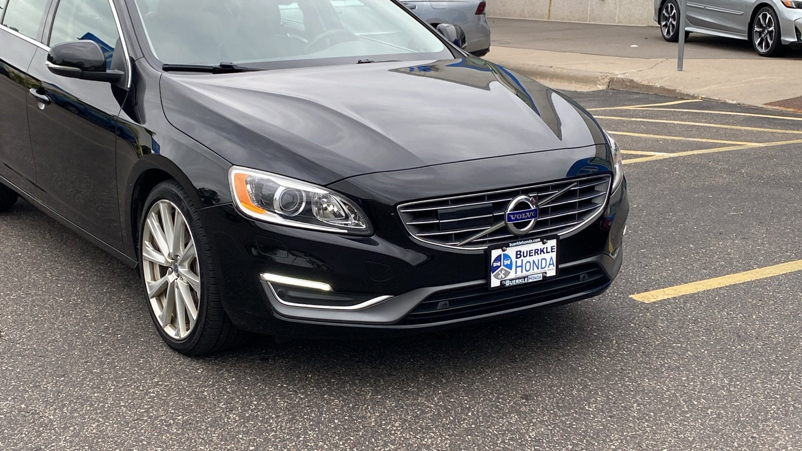 Used 2017 Volvo S60 T5 Inscription Platinum with VIN LYV402TM5HB141723 for sale in Saint Paul, Minnesota