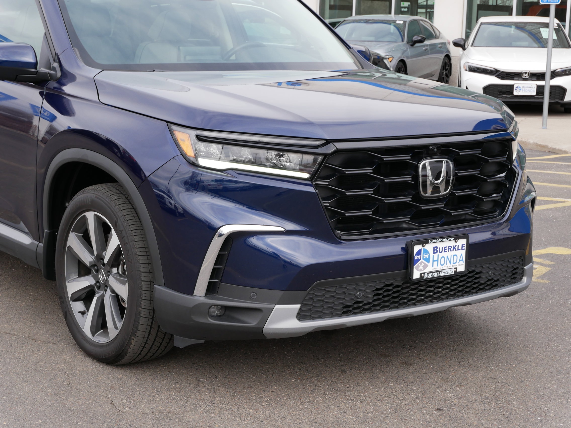 Certified 2025 Honda Pilot Elite with VIN 5FNYG1H81SB005937 for sale in Saint Paul, Minnesota