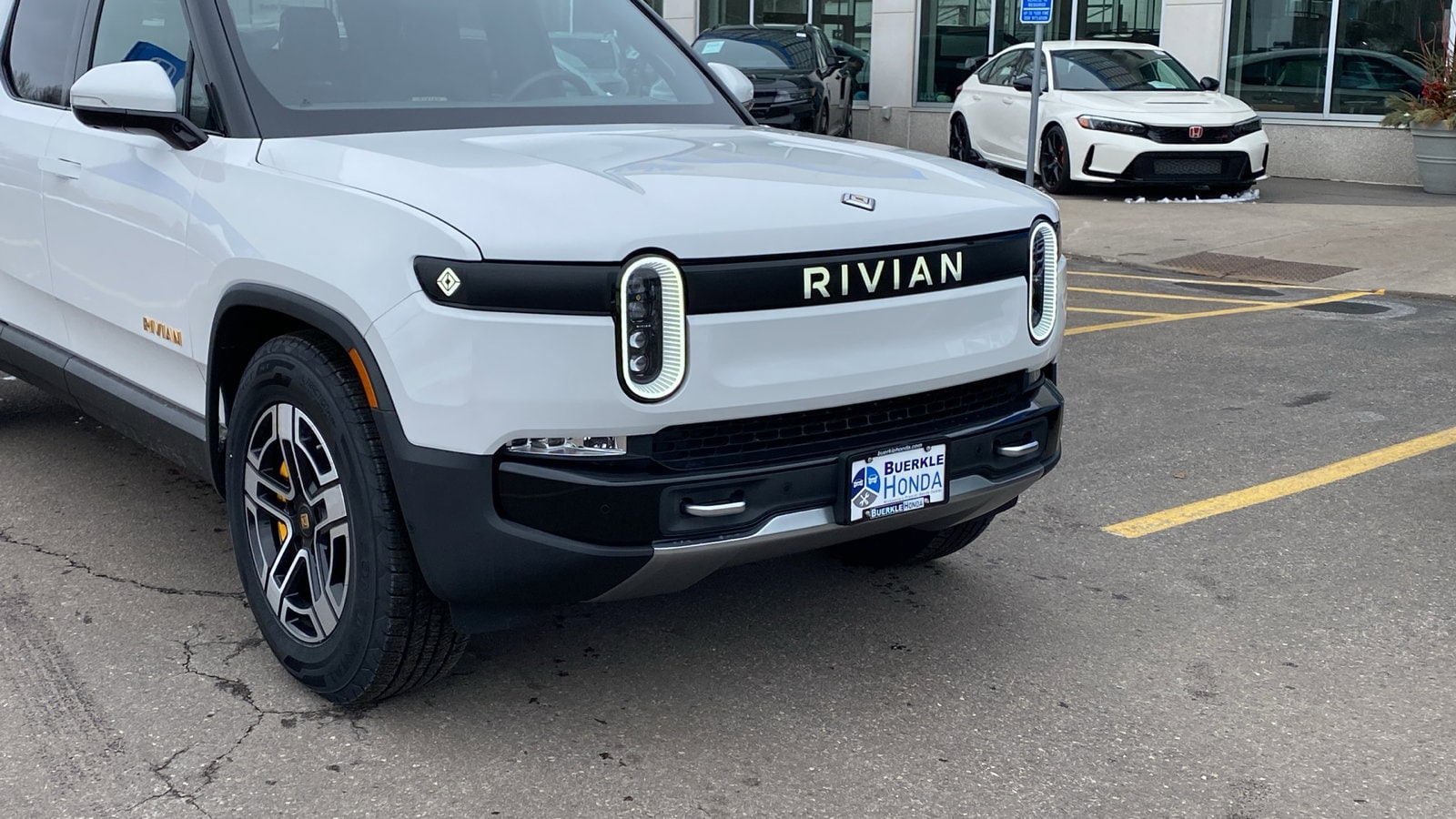 Used 2022 Rivian R1T Adventure with VIN 7FCTGAAA1NN014175 for sale in Saint Paul, Minnesota