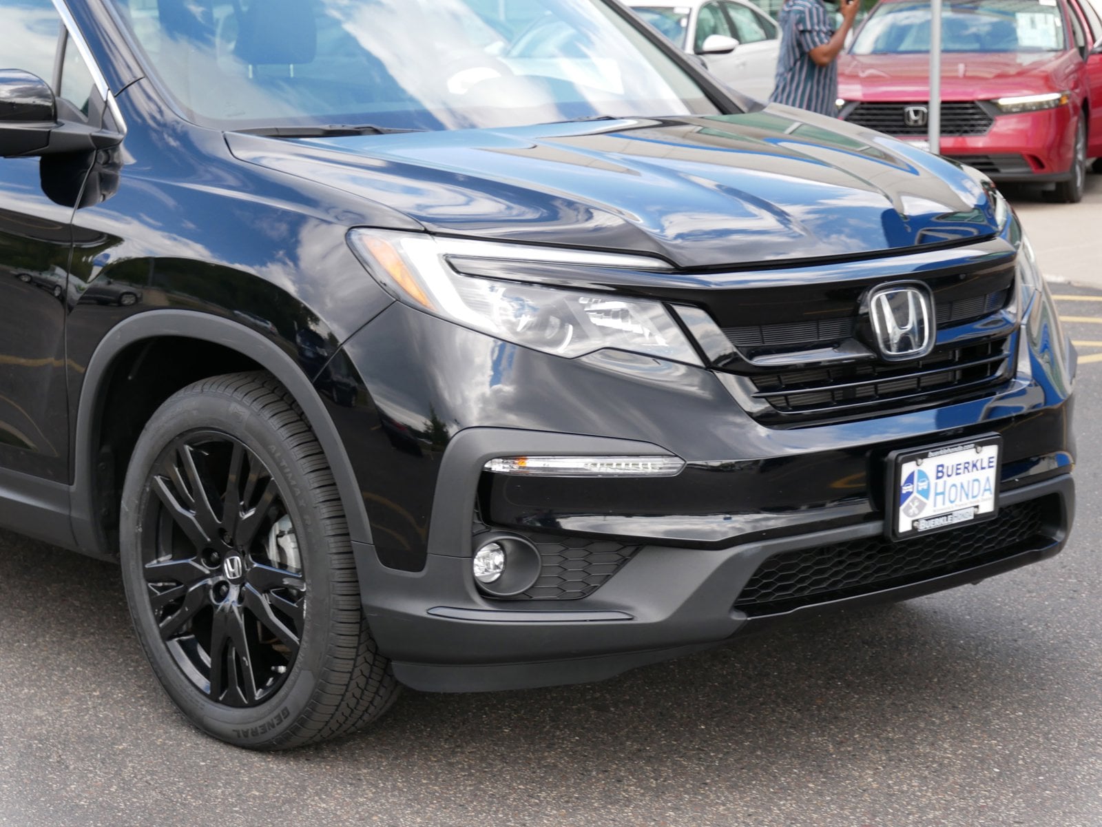 Used 2021 Honda Pilot SE with VIN 5FNYF6H25MB017815 for sale in Saint Paul, MN