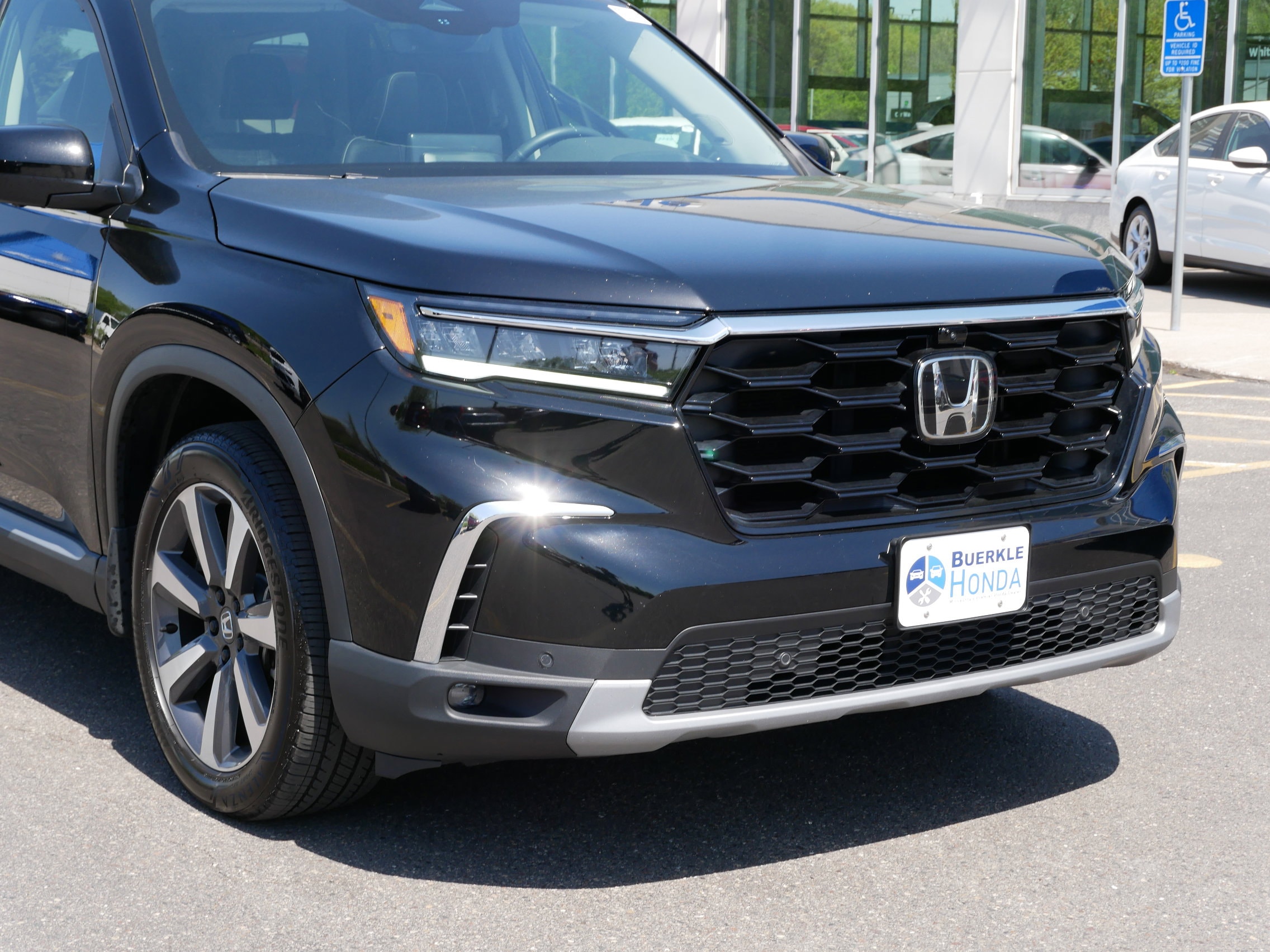 Certified 2025 Honda Pilot Elite with VIN 5FNYG1H8XSB035339 for sale in Saint Paul, Minnesota