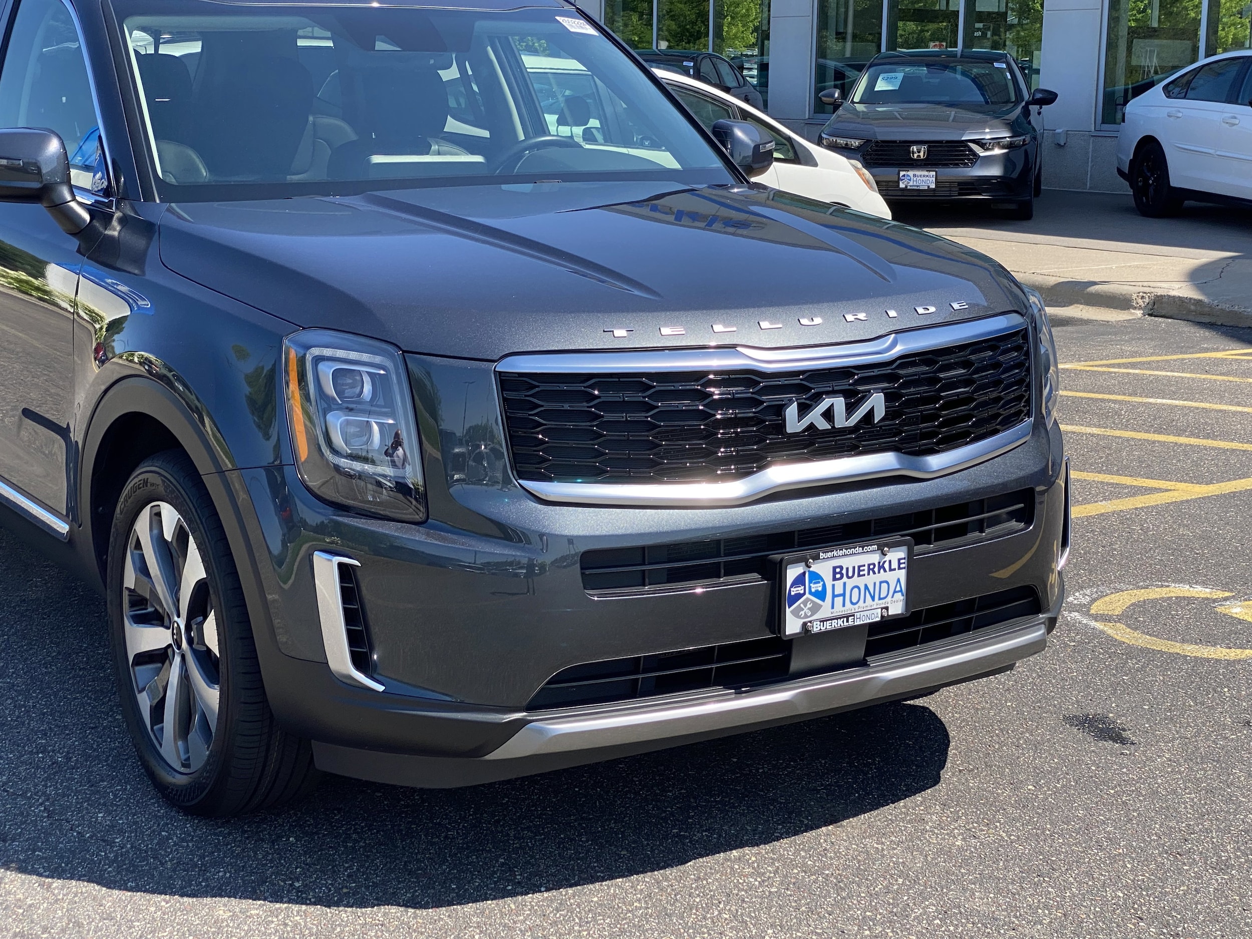 Used 2022 Kia Telluride EX with VIN 5XYP3DHC0NG238783 for sale in Saint Paul, Minnesota