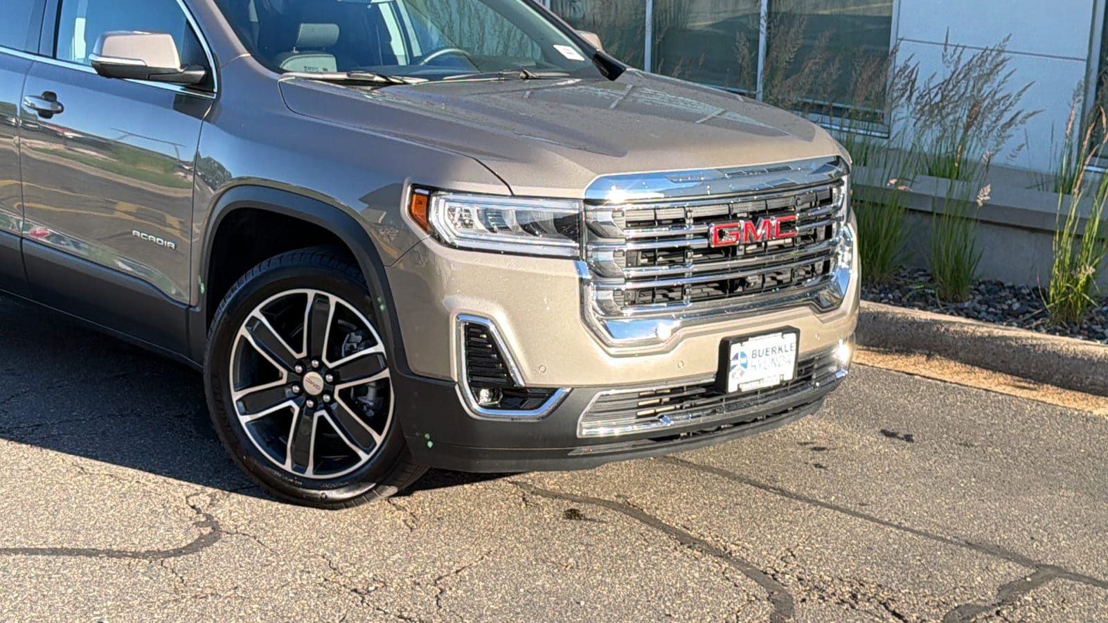 Used 2023 GMC Acadia SLT with VIN 1GKKNUL43PZ138593 for sale in Saint Paul, Minnesota