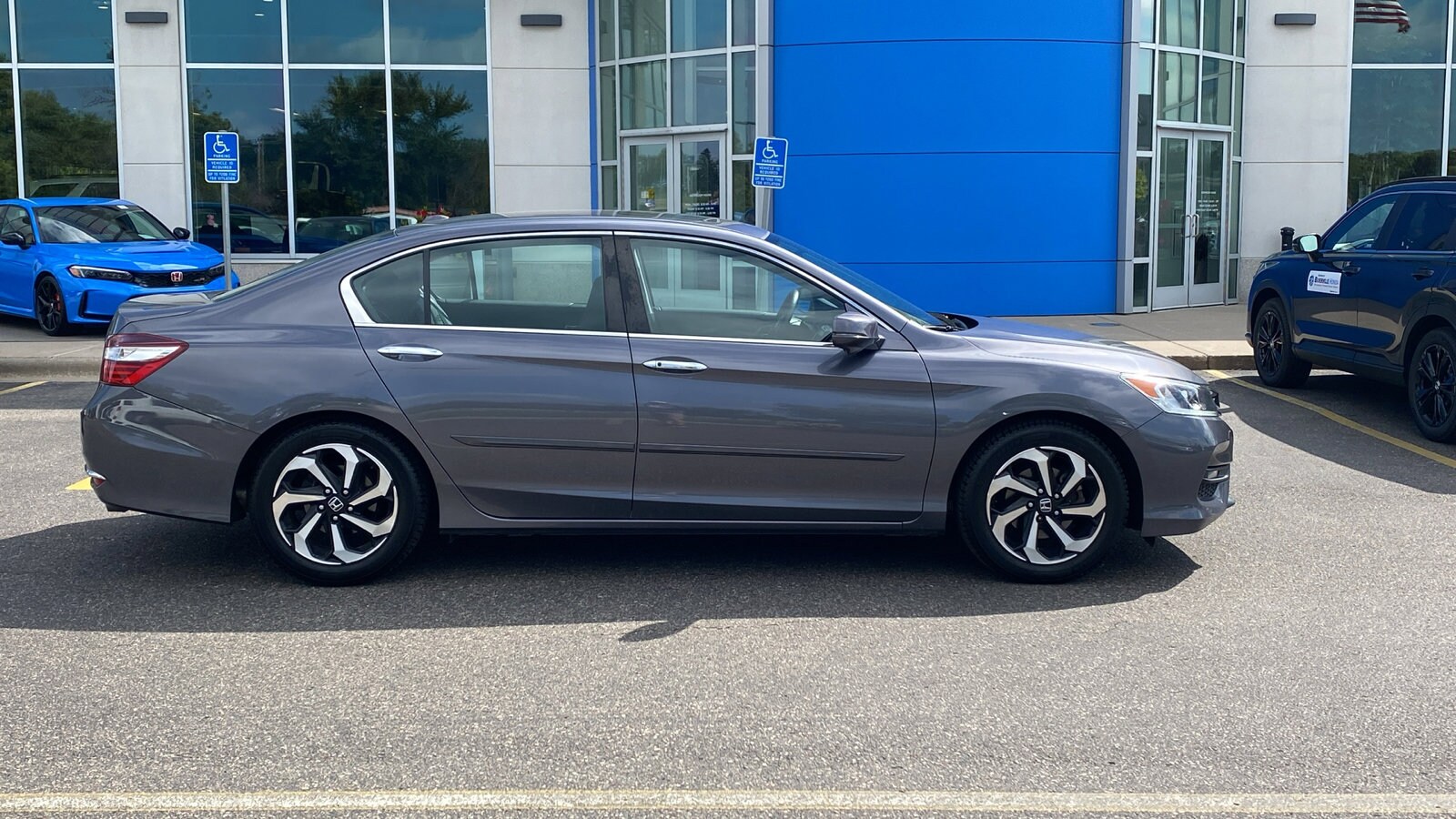 2017 Honda Accord EX-L photo 3