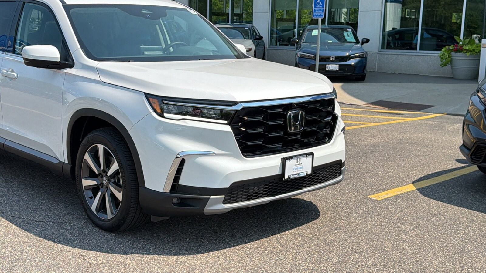 Certified 2025 Honda Pilot Elite with VIN 5FNYG1H86SB168826 for sale in Saint Paul, Minnesota