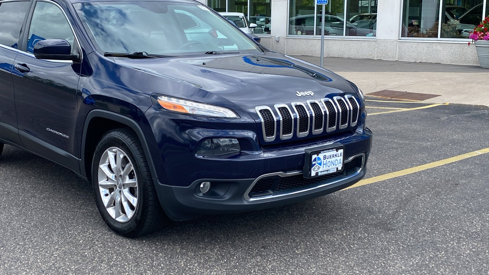 Used 2016 Jeep Cherokee Limited with VIN 1C4PJMDBXGW134293 for sale in Saint Paul, Minnesota
