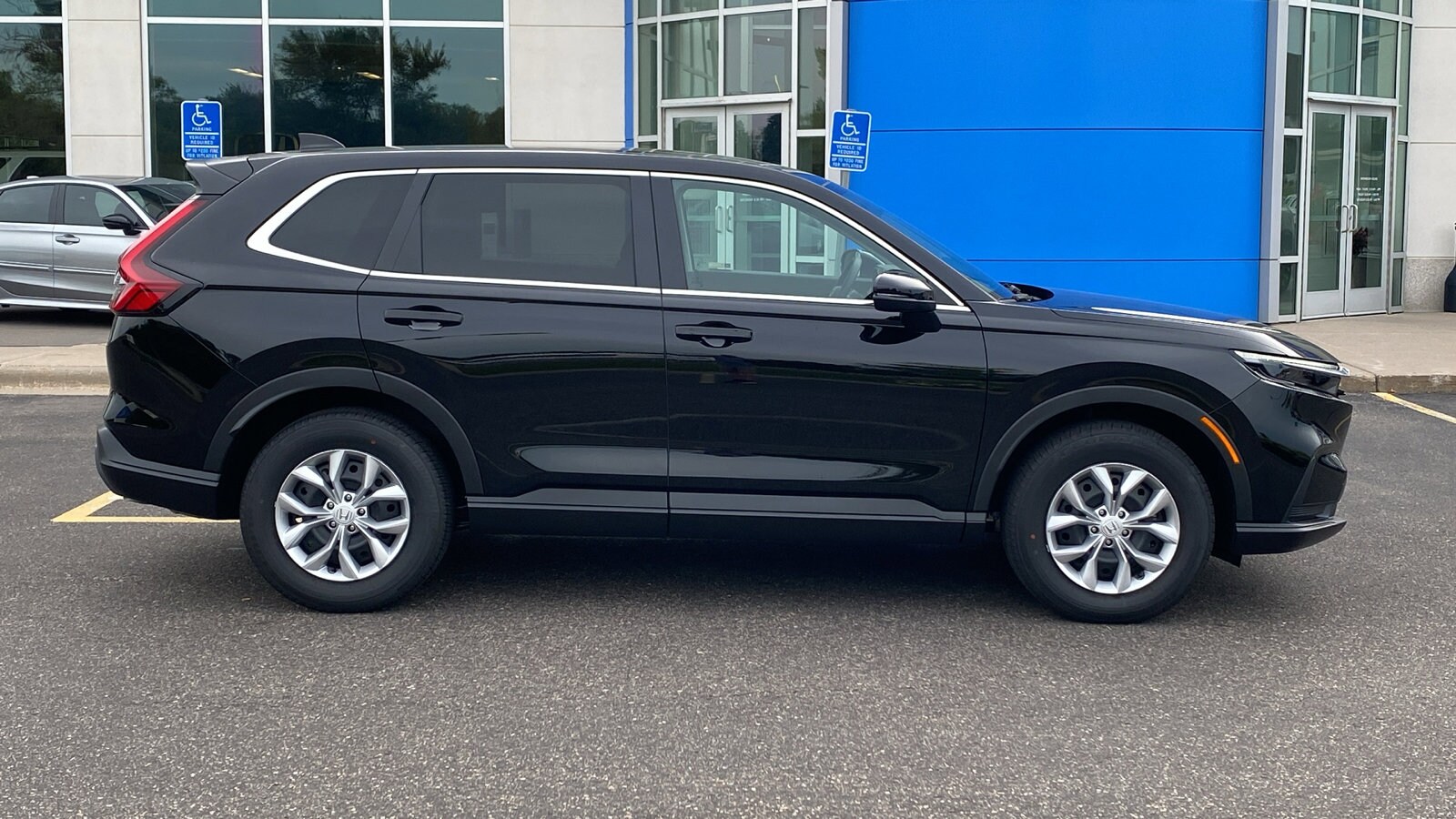 2025 Honda CR-V LX photo 4