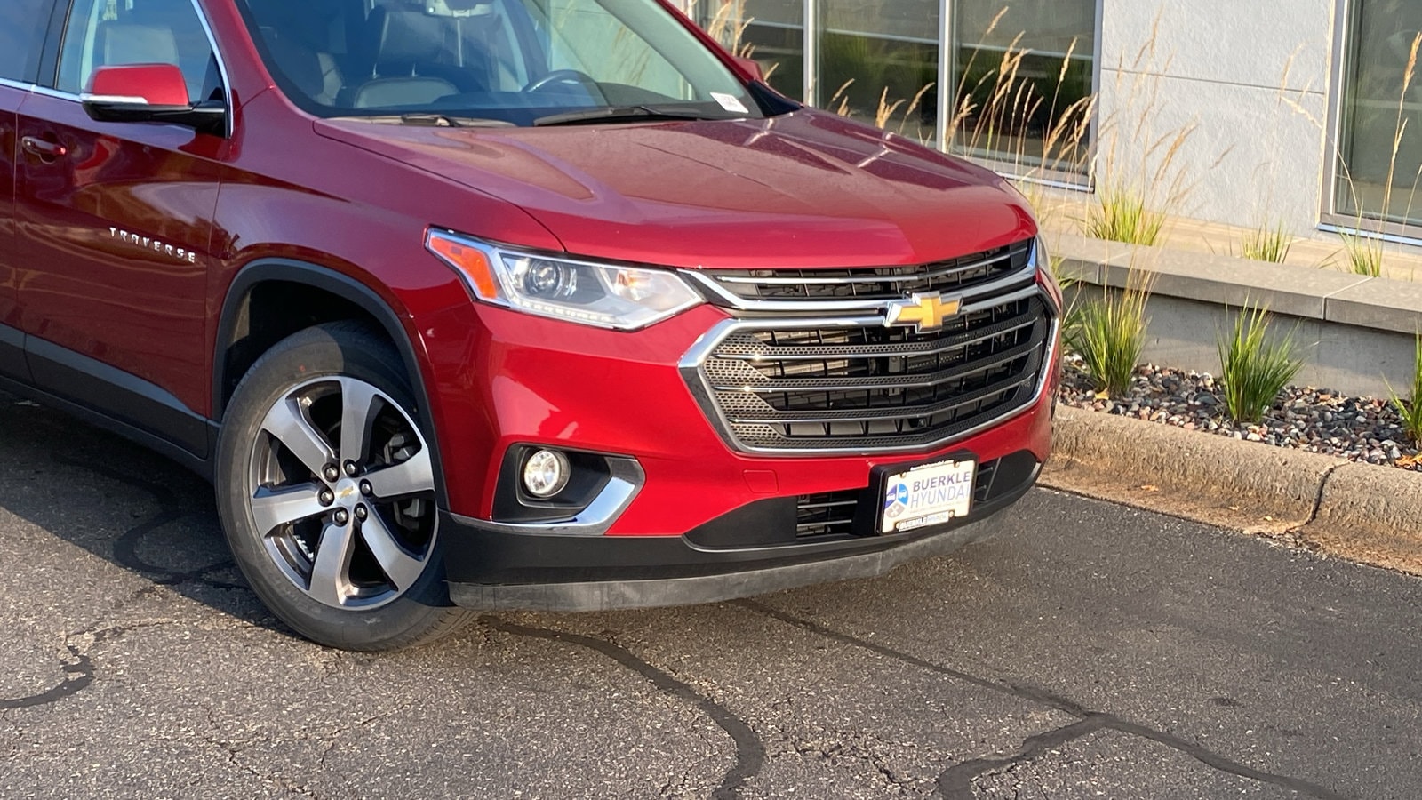 Used 2019 Chevrolet Traverse 3LT with VIN 1GNEVHKW9KJ126739 for sale in Saint Paul, Minnesota