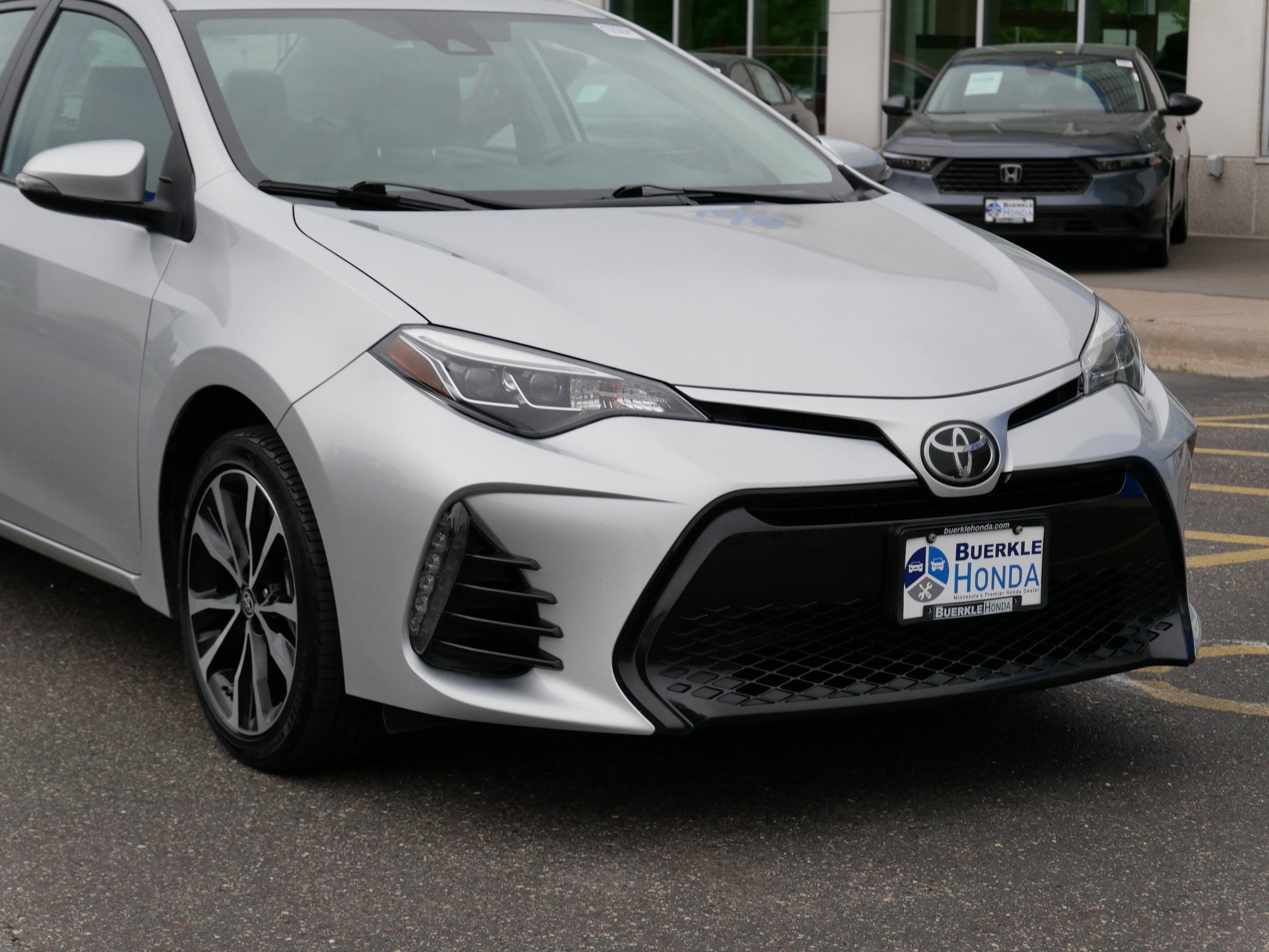 Used 2017 Toyota Corolla SE with VIN 5YFBURHE4HP641462 for sale in Saint Paul, Minnesota