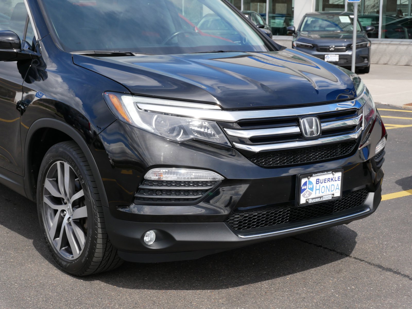 Used 2016 Honda Pilot Touring with VIN 5FNYF6H98GB055976 for sale in Saint Paul, Minnesota