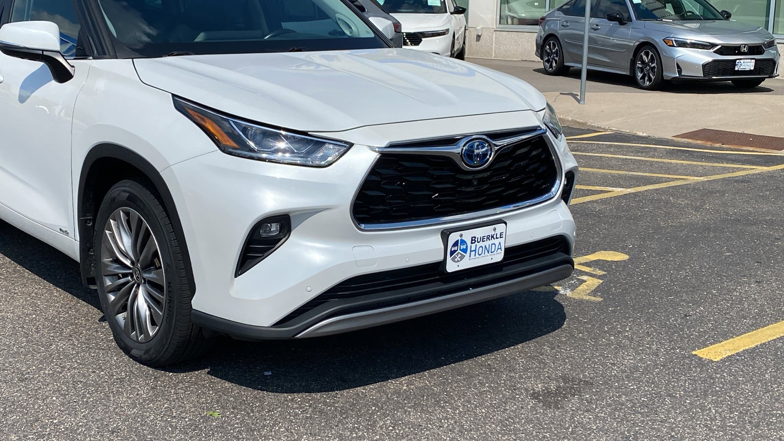 Used 2022 Toyota Highlander Platinum with VIN 5TDEBRCH5NS077537 for sale in Saint Paul, Minnesota