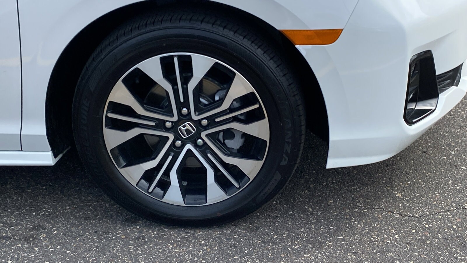 2025 Honda Odyssey Elite photo 3