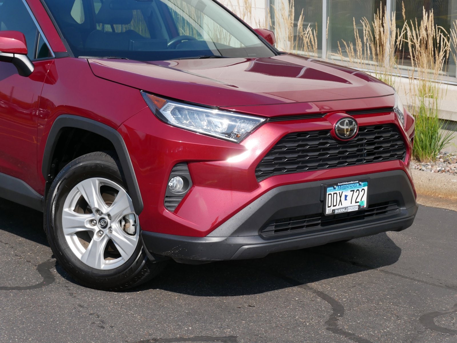 Used 2019 Toyota RAV4 XLE with VIN 2T3P1RFV7KW062755 for sale in Saint Paul, MN