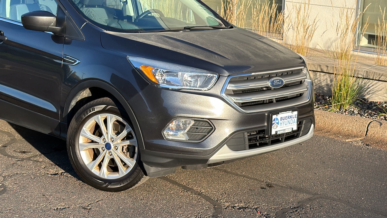 Used 2017 Ford Escape SE with VIN 1FMCU9GD0HUE66476 for sale in Saint Paul, Minnesota