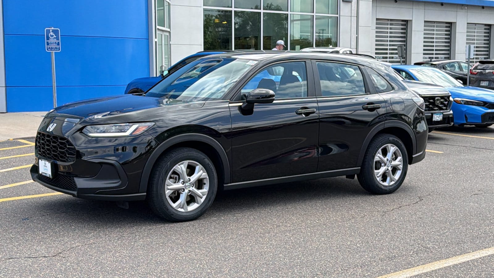 2025 Honda HR-V LX - Photo 11