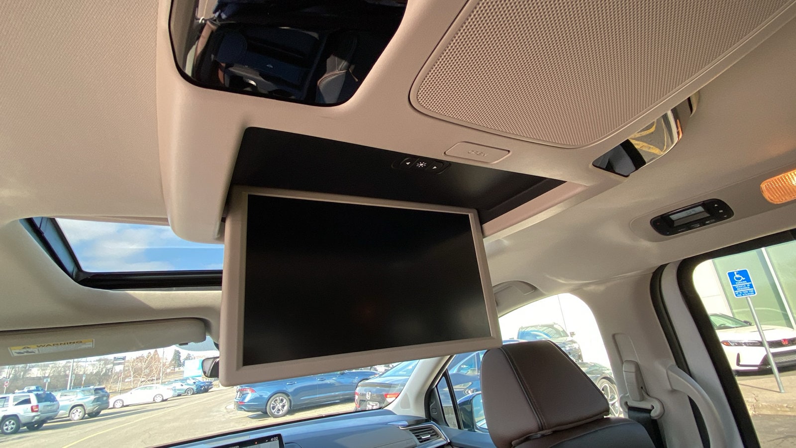2025 Honda Odyssey Elite - Photo 18