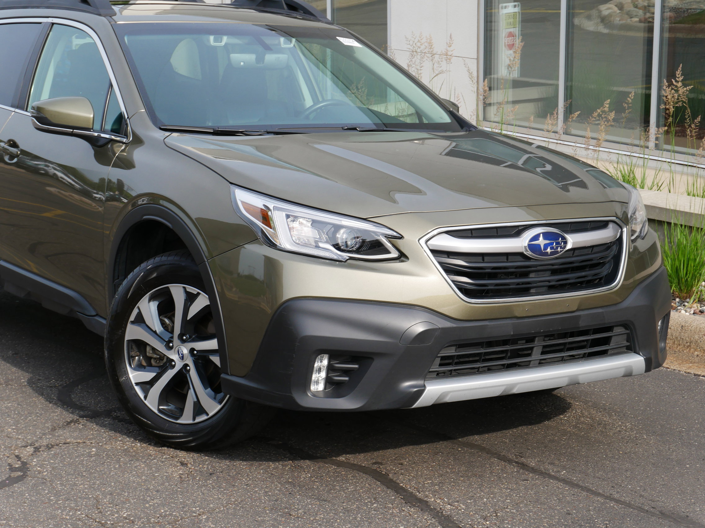 Used 2022 Subaru Outback Limited with VIN 4S4BTANC6N3102803 for sale in Saint Paul, Minnesota