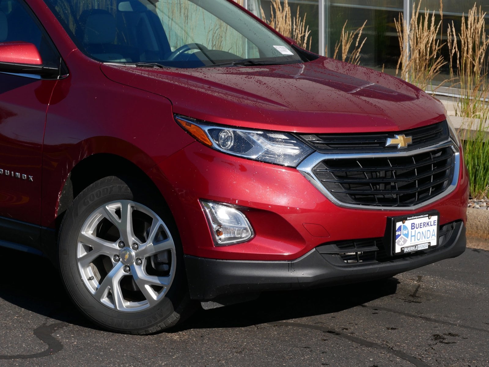 Used 2019 Chevrolet Equinox LT with VIN 2GNAXVEX1K6241893 for sale in Saint Paul, MN