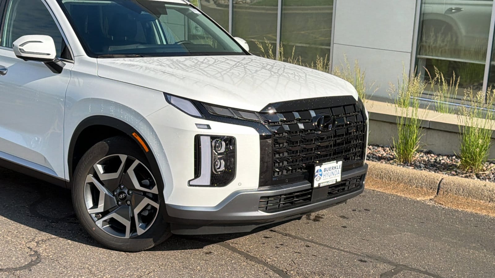 Used 2025 Hyundai Palisade SEL Premium with VIN KM8R4DGE9SU915330 for sale in Saint Paul, Minnesota