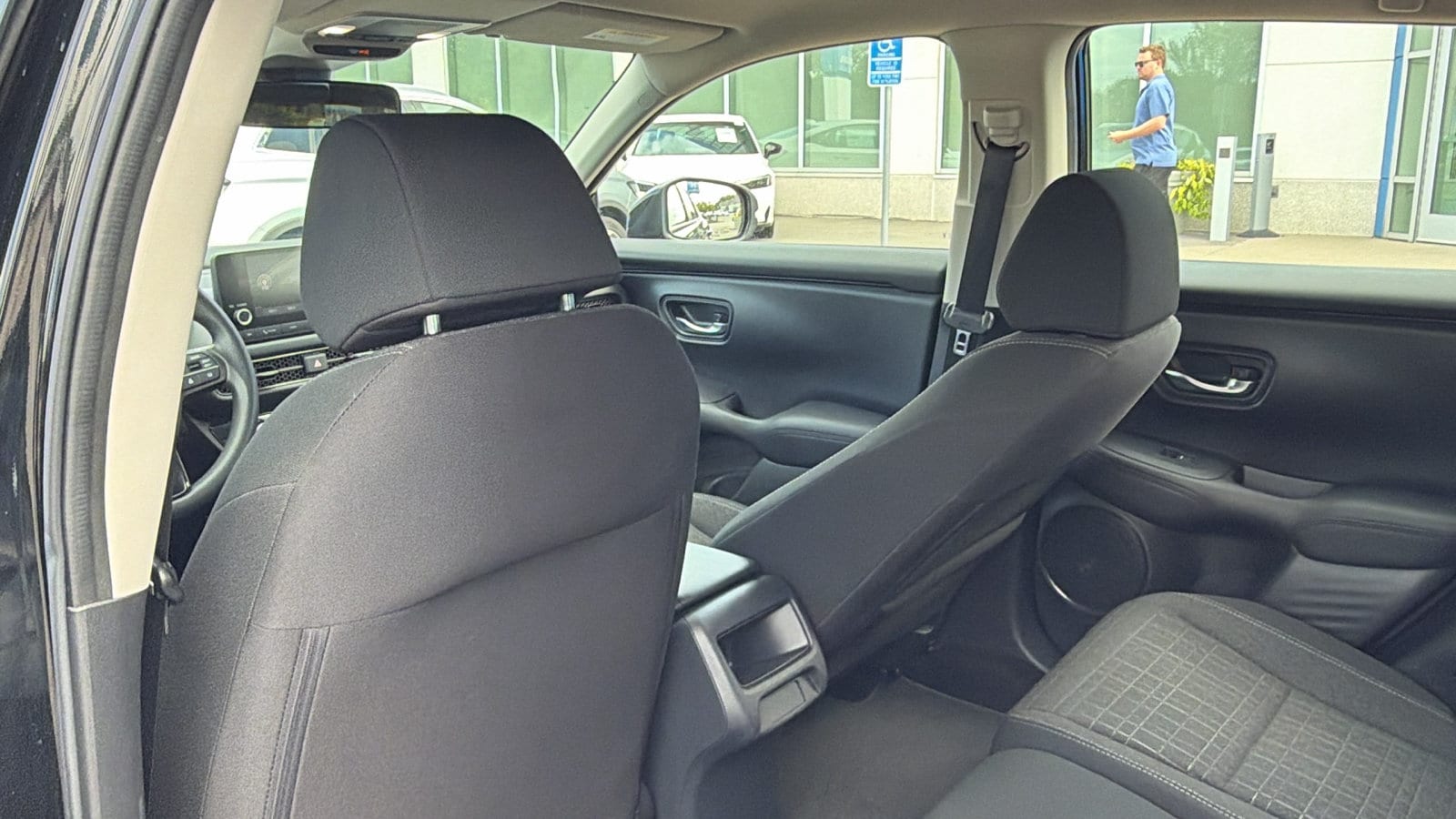 2025 Honda HR-V LX - Photo 14