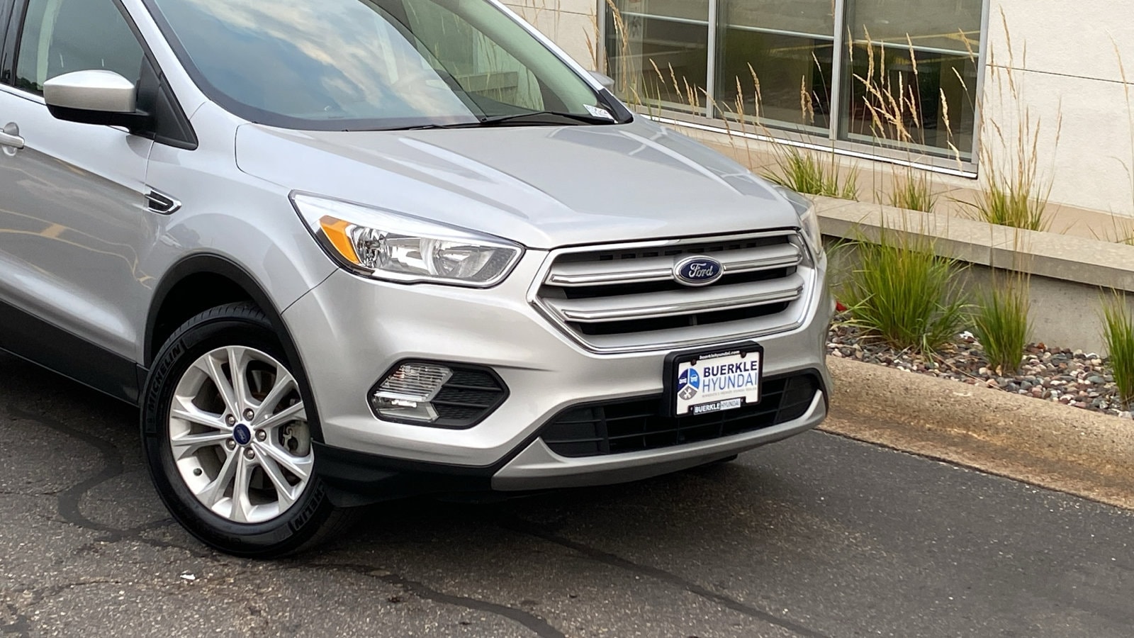 Used 2018 Ford Escape SE with VIN 1FMCU9GD0JUB93321 for sale in Saint Paul, Minnesota