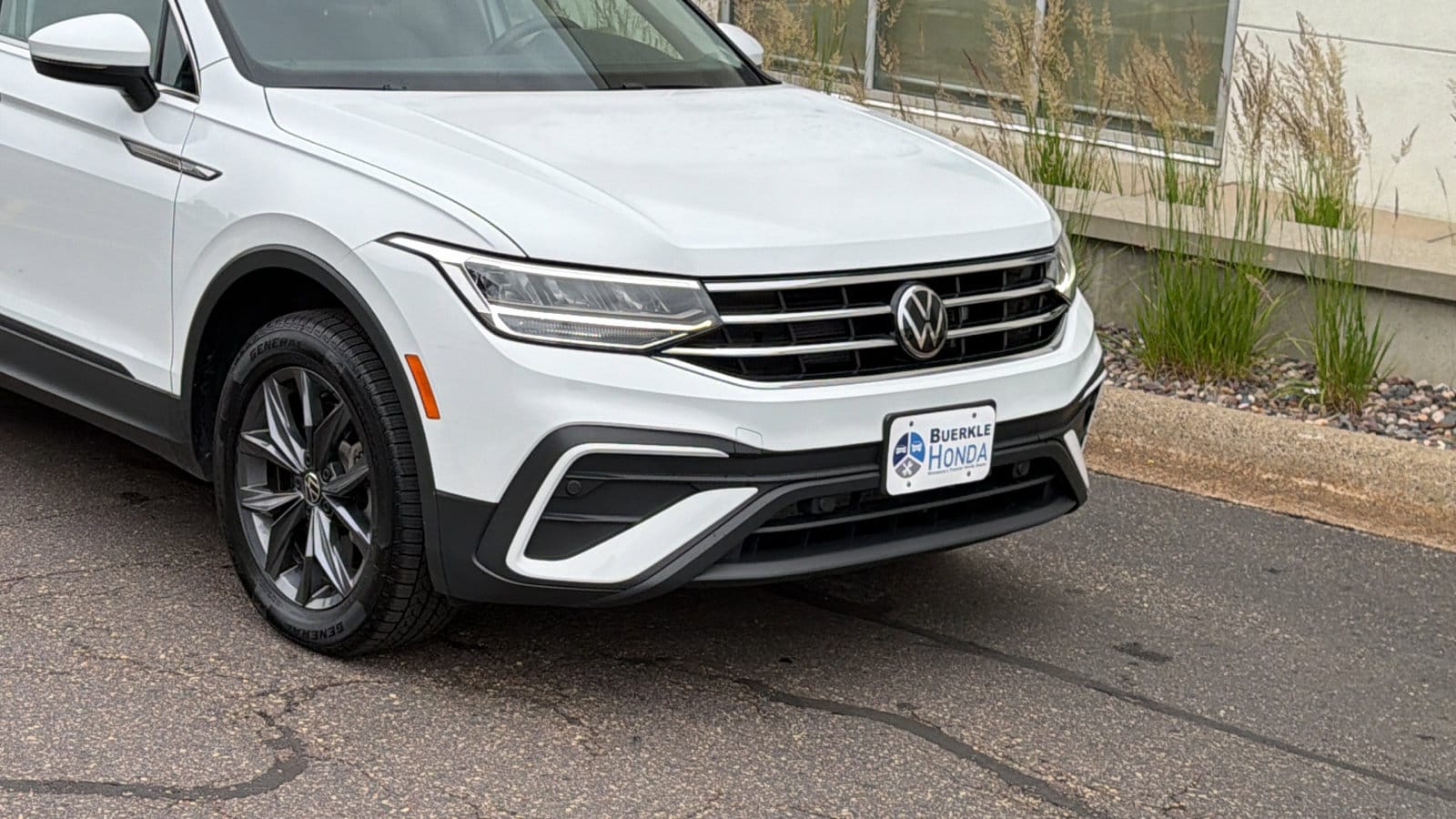 Used 2022 Volkswagen Tiguan SE with VIN 3VV2B7AX7NM106636 for sale in Saint Paul, Minnesota