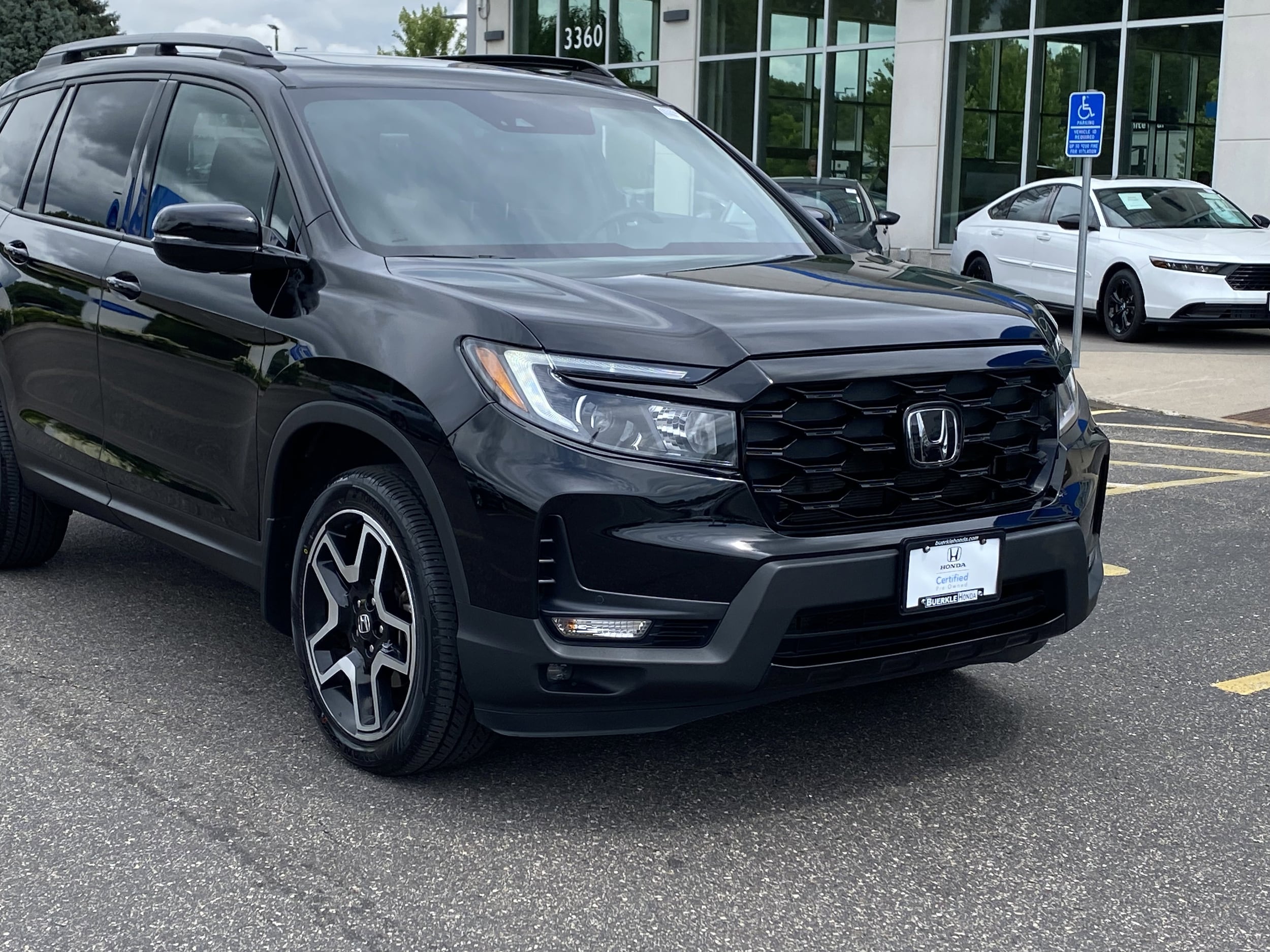 Certified 2022 Honda Passport Elite with VIN 5FNYF8H06NB014871 for sale in Saint Paul, Minnesota