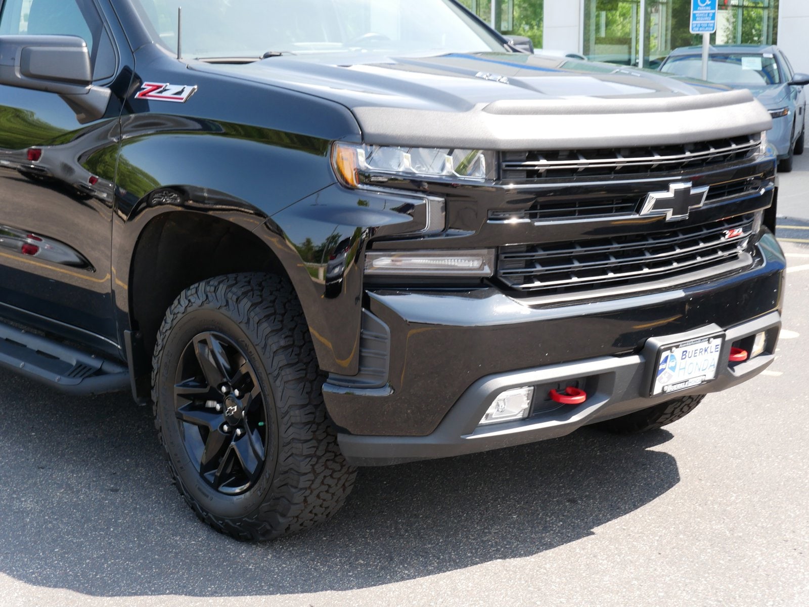 Used 2020 Chevrolet Silverado 1500 LT Trail Boss with VIN 3GCPYFEL0LG355909 for sale in Saint Paul, MN