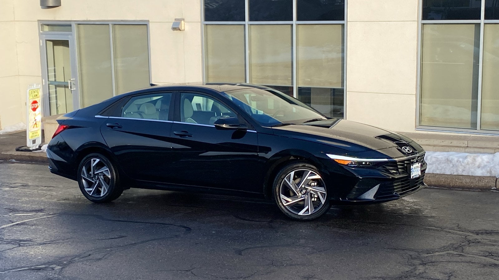 2025 Hyundai Elantra Limited's photo