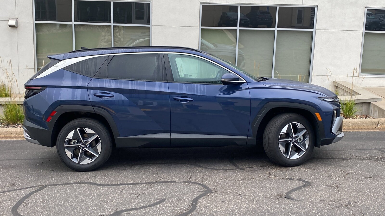 2025 Hyundai Tucson SEL Convenience photo 2