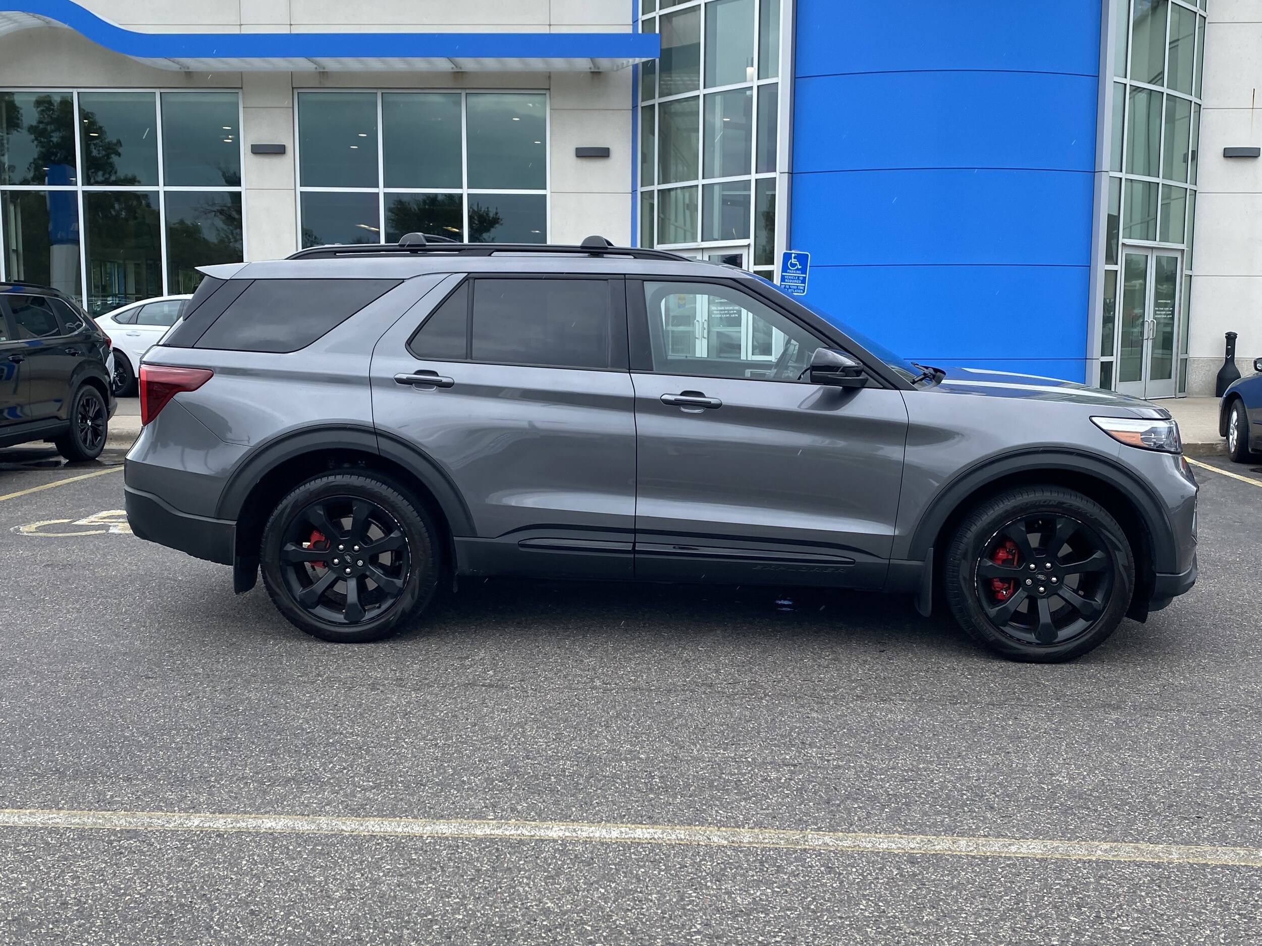 2022 Ford Explorer ST photo 4