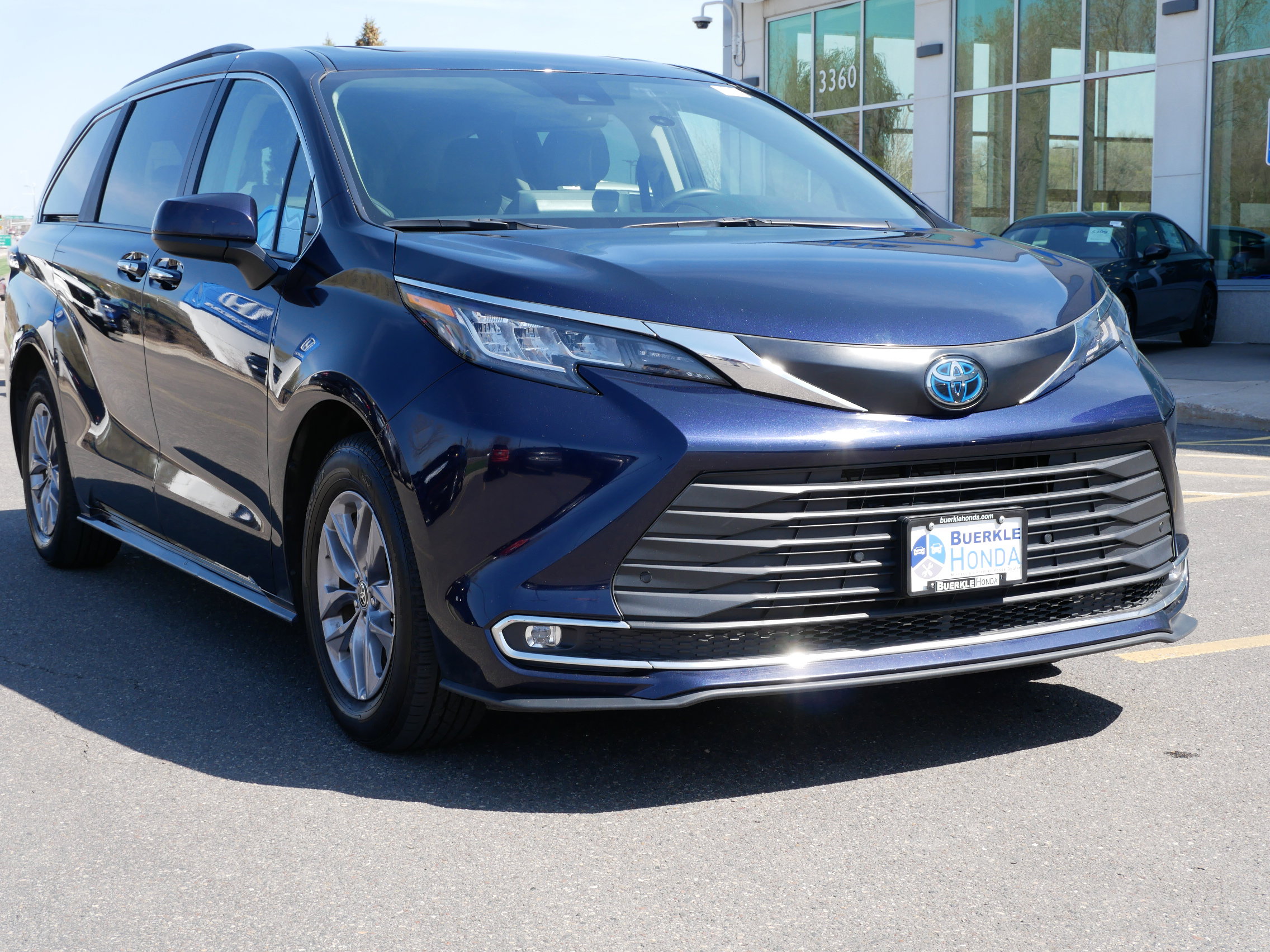 Used 2023 Toyota Sienna XLE with VIN 5TDYRKEC8PS158715 for sale in Saint Paul, Minnesota