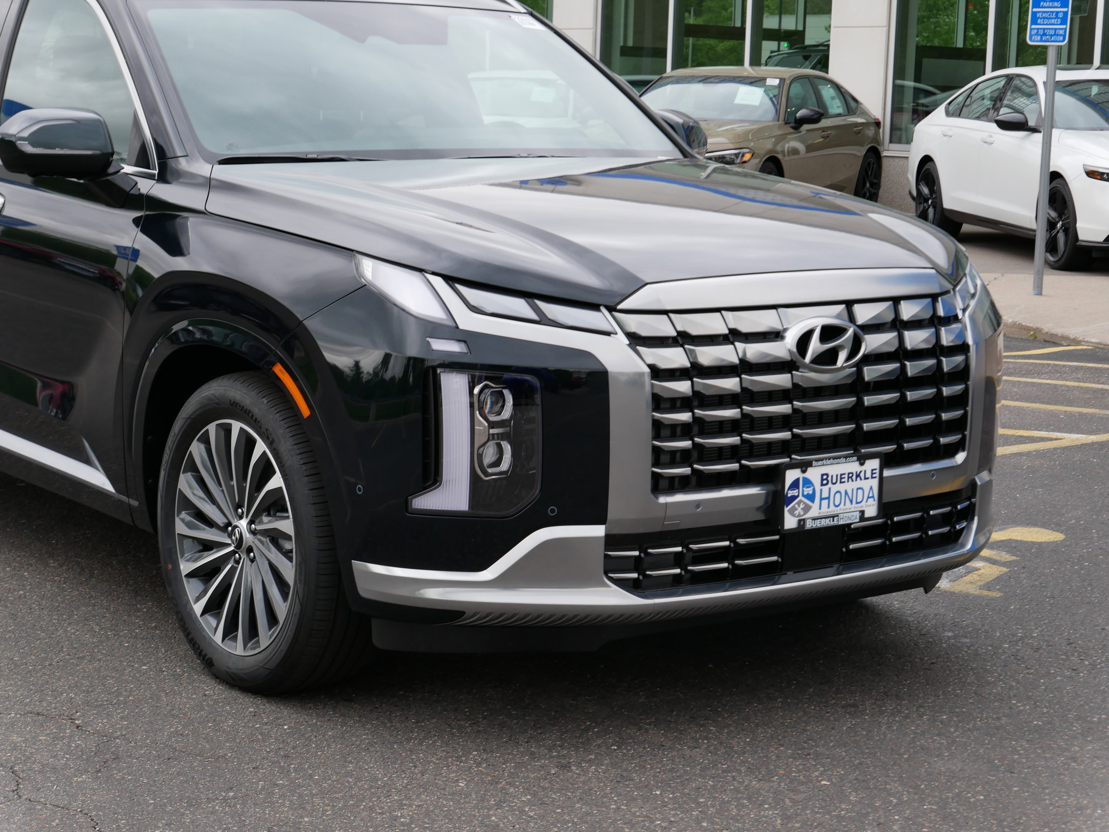 Used 2025 Hyundai Palisade Calligraphy with VIN KM8R7DGE8SU889391 for sale in Saint Paul, Minnesota