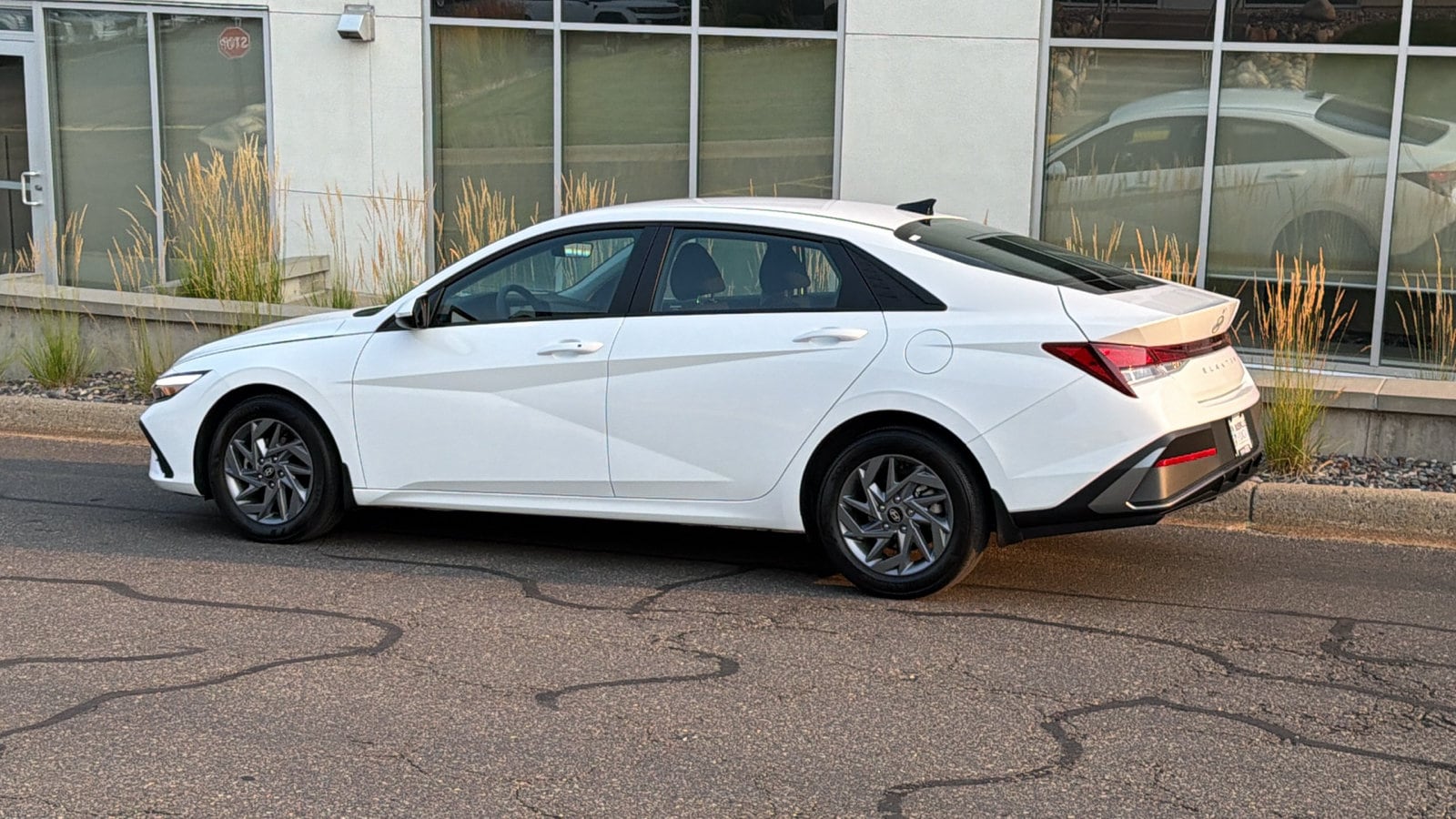 2024 Hyundai Elantra SEL - Photo 28