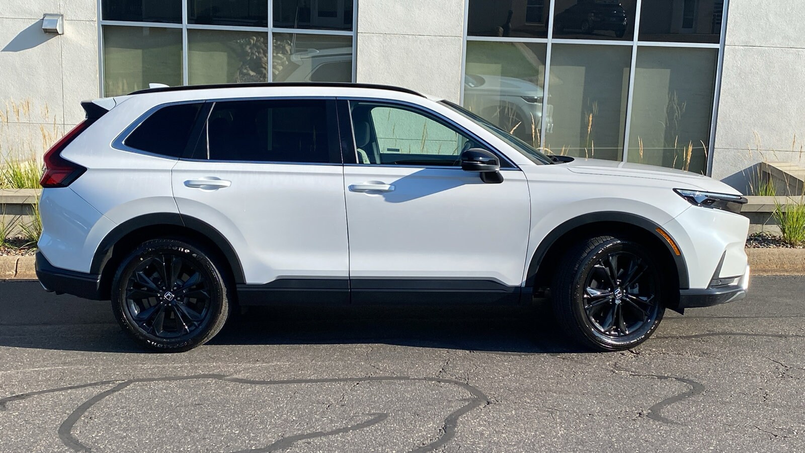2023 Honda CR-V Hybrid Sport Touring photo 4