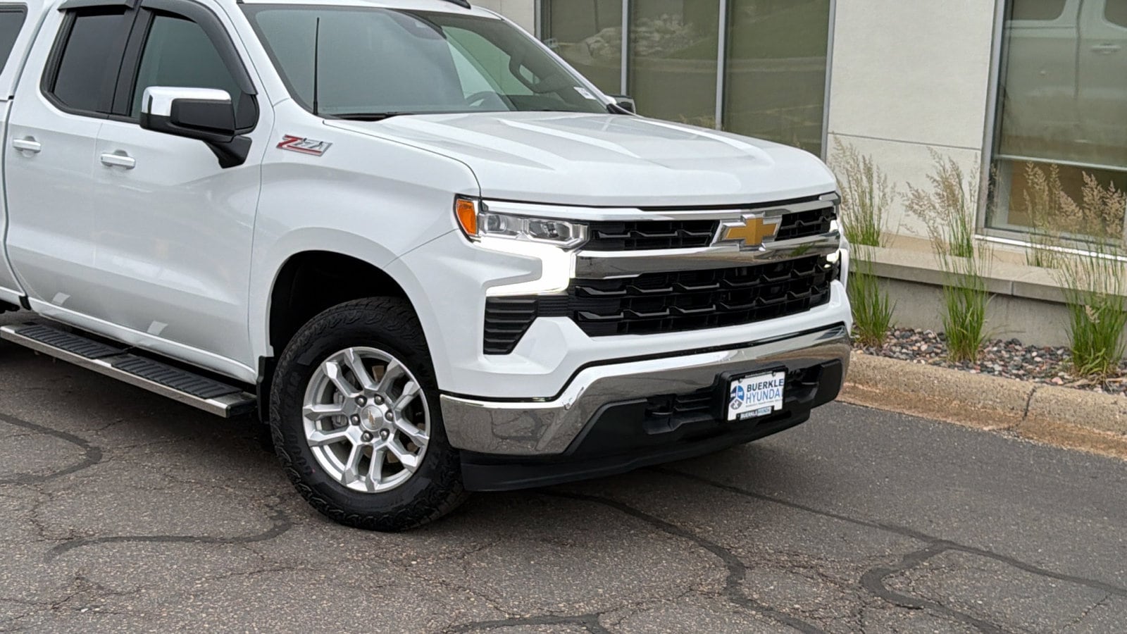 Used 2025 Chevrolet Silverado 1500 LT with VIN 1GCRKDED2SZ212482 for sale in Saint Paul, Minnesota
