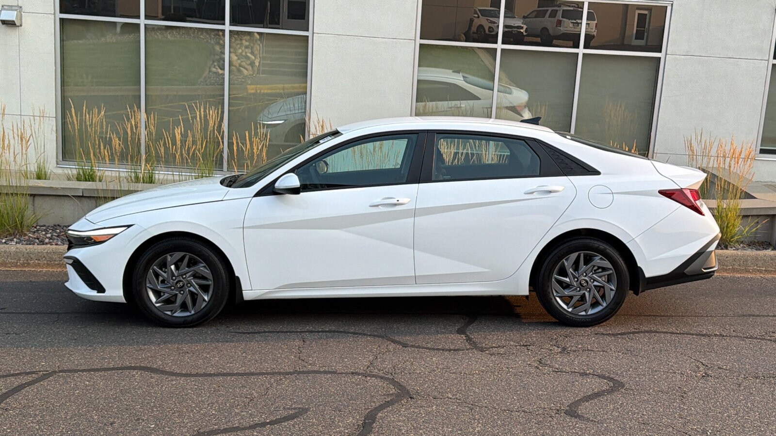 2024 Hyundai Elantra SEL - Photo 29