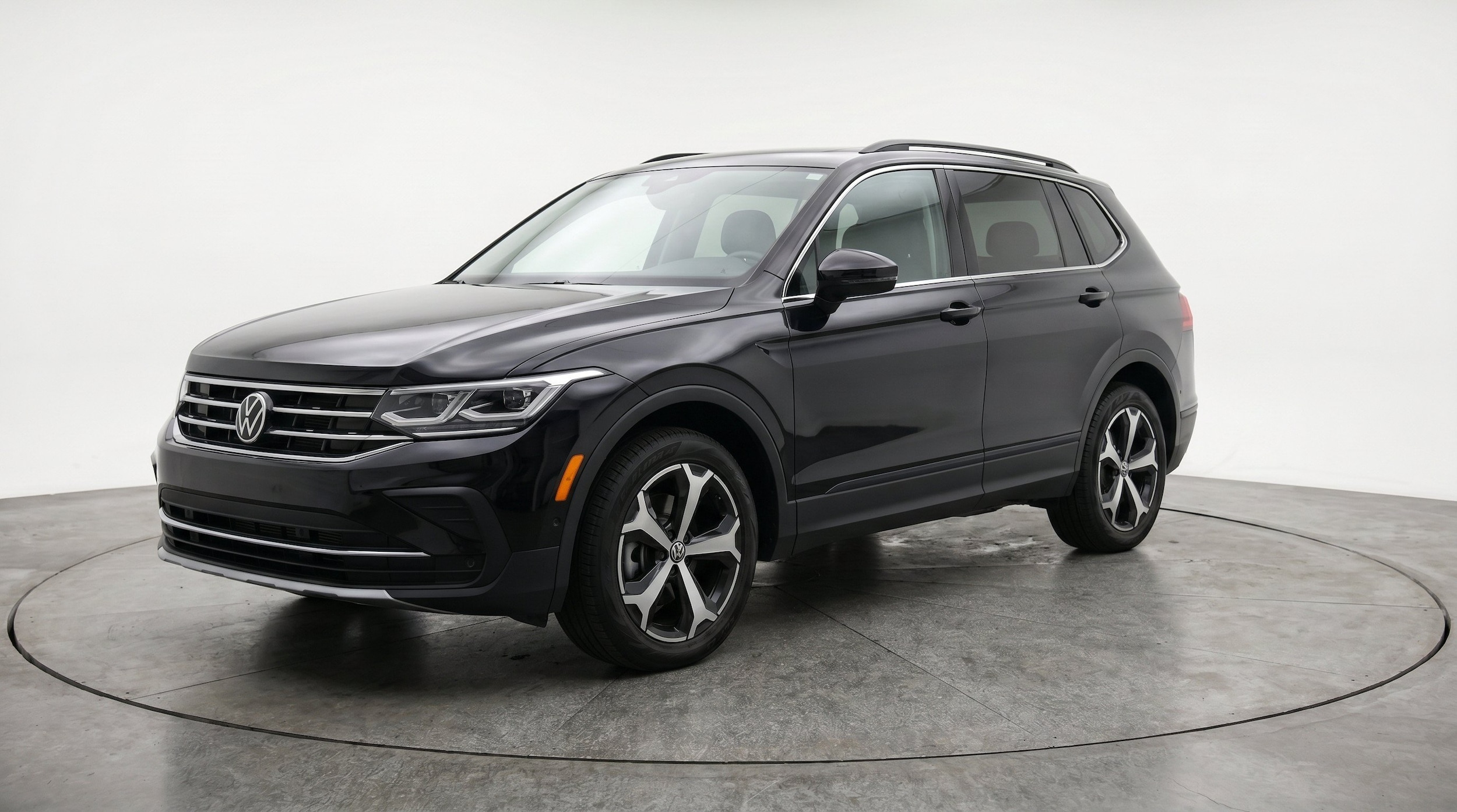Thumbnail: 2026 Volkswagen Tiguan - 3