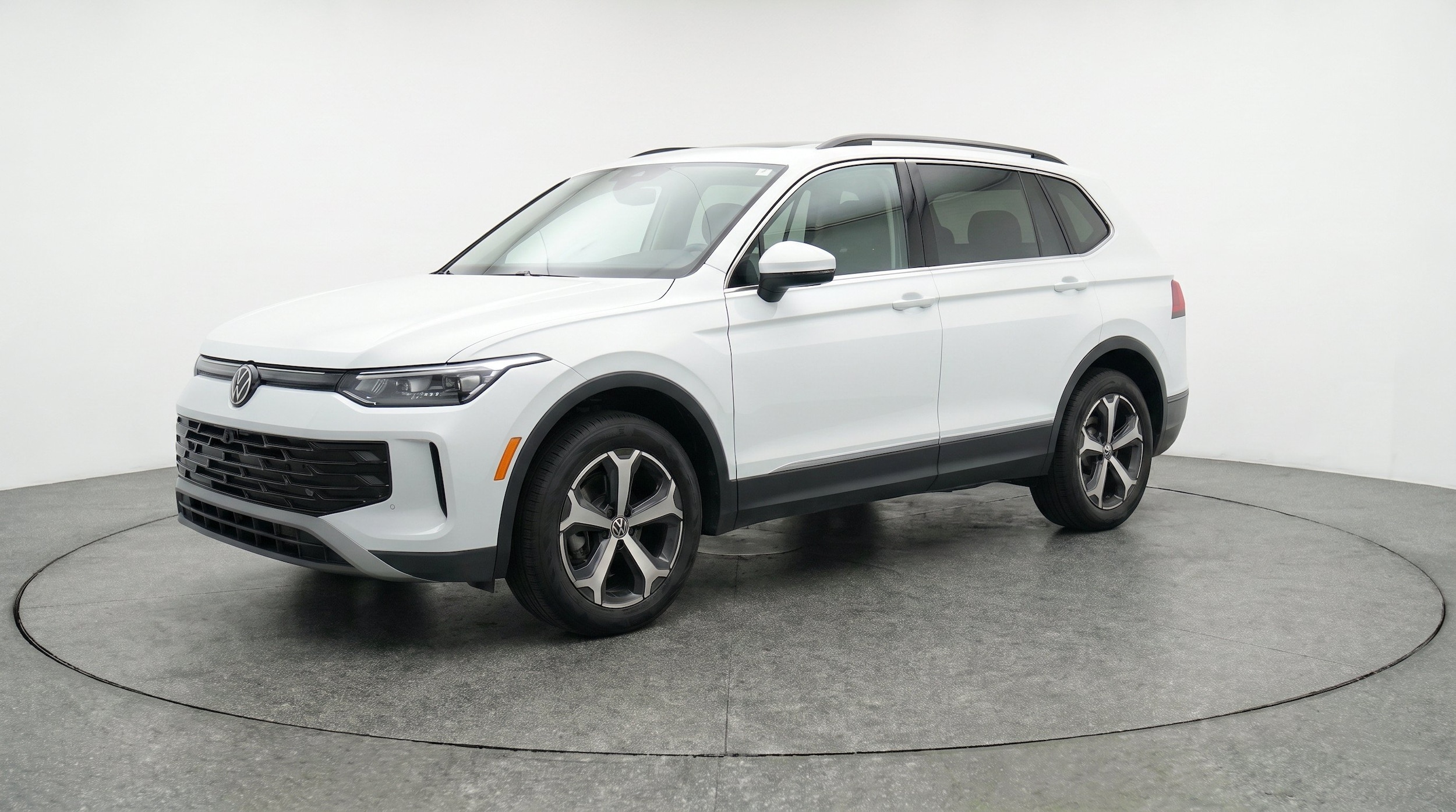 Thumbnail: 2026 Volkswagen Tiguan - 3